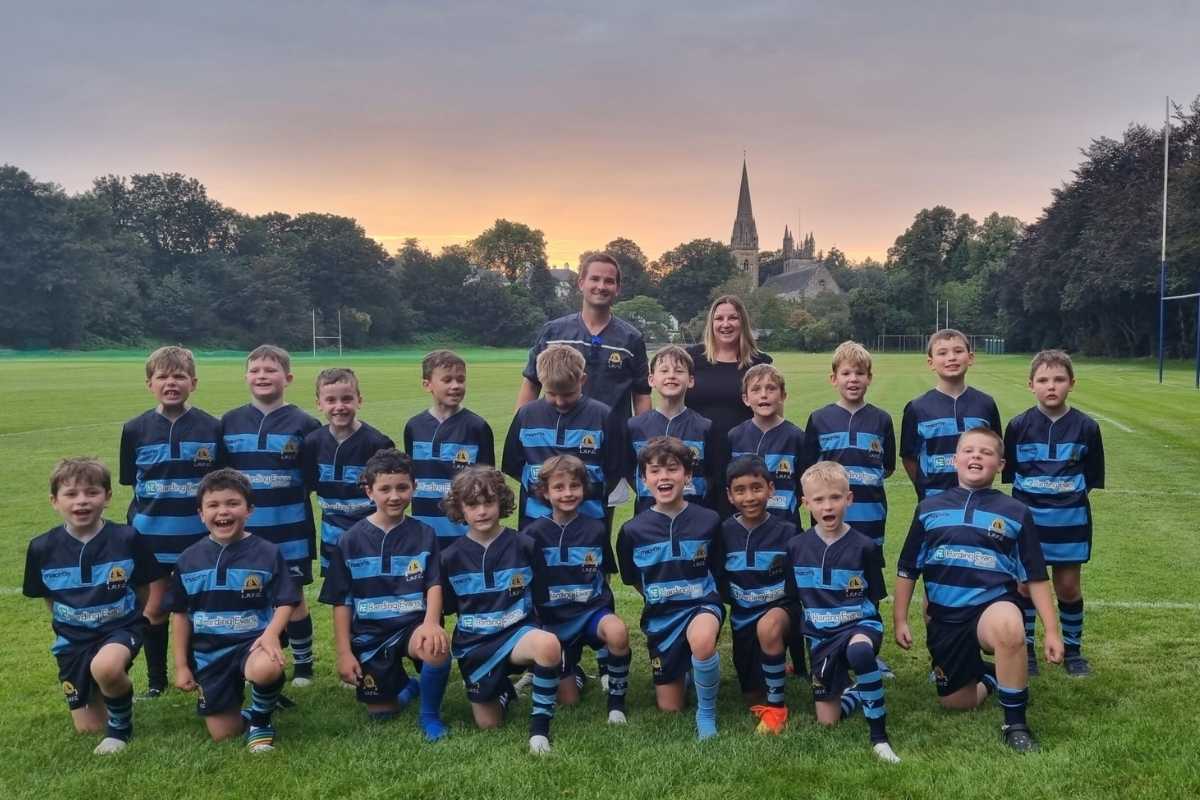 The Llandaff RFC Under 9s squad wearing Harding Evans sponsored kits.